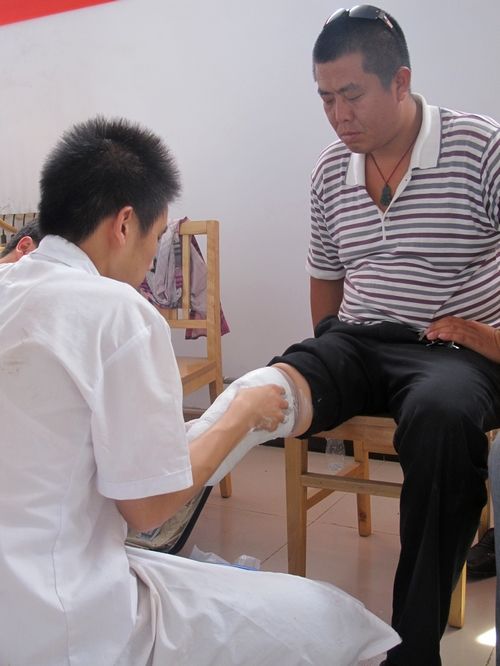 大腿假肢组装部分安装时注意哪些事项(图1)